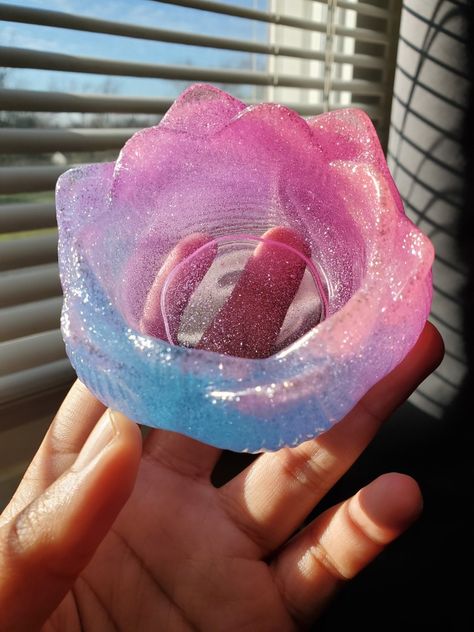 Greek Paganism, Flower Resin Art, Beautiful Lotus Flower, Flower Resin, Diwali Gifts, Diy Resin Crafts, Diy Resin, Resin Diy, Tea Light Holder