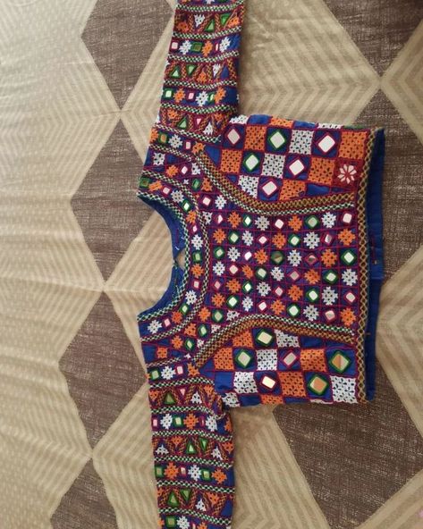 Bavaliya Work Blouse, Bavaliya Work, Bavariya Work, Kutchi Work, Kutch Work Designs, Navratri Dress, Blouse Designs Catalogue, Hand Work Design, Latest Blouse Designs Pattern