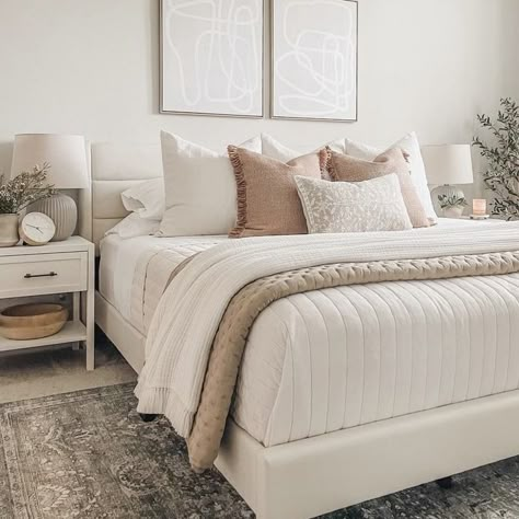 Bed Interior Design, Room Decor Inspo Aesthetic, Aesthetic Vintage Room, Room Decor Bedroom Aesthetic, Aesthetics Room Decor, Room Decor Ideas Aesthetic, Decor Bedroom Aesthetic, Bed Design Ideas, Lights Room