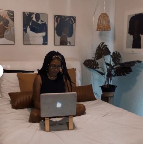 bedroom decor afro girl black girl draw macbook bed Afro Boho Decor, American Room, Afro Boho, Girl Draw, Black Bedroom, Afro Girl, Boho Bedroom Decor, Room Inspiration Bedroom, Boho Bedroom