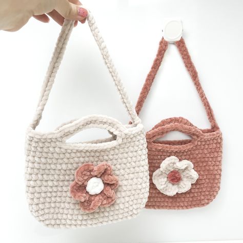 Small Crochet Pouch Bag, Chunky Yarn Crochet Bag Free Pattern, Cute Bag Crochet Pattern Free, Simple Bag Crochet Free Pattern, Mini Crochet Bag Pattern, Small Crochet Projects With Chunky Yarn, Small Crochet Handbag, Amigurumi Bag Free Pattern, Korean Crochet Pattern