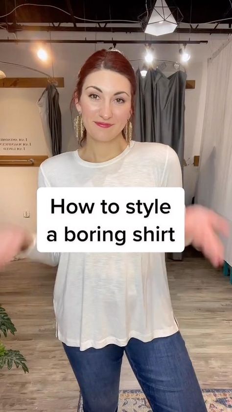 StyleFinder | Use this quick tip to upgrade your shirt from blah to WOW! Not all items come perfectly styled and this cool trick is one way to… | Instagram How To Dress Up A T Shirt, Mini Capsule Wardrobe, Body And Style, Tshirt Makeover, Wardrobe Stylist, Elastic Hair Ties, Wardrobe Ideas, Pinterest Closet, Rubber Band