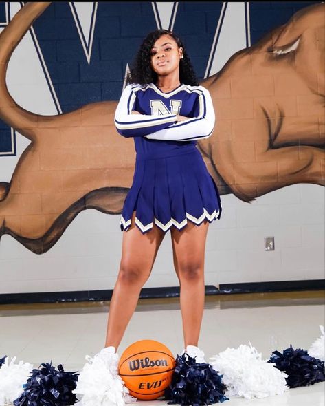 Media Day Cheer Poses, Hbcu Cheer, Cheer Photoshoot, Basketball Cheerleading, Cheerleading Picture Poses, Cheer Moves, Bsf Goals, Nba Cheerleaders, Black Cheerleaders