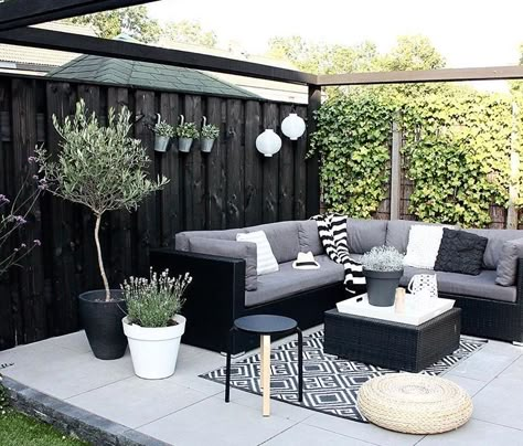 Concrete Backyard, Backyard House, Outdoor Deco, Outdoor Living Rooms, Landscaping Garden, Cozy Evening, Garden Makeover, Outdoor Gardens Design, Patio Designs