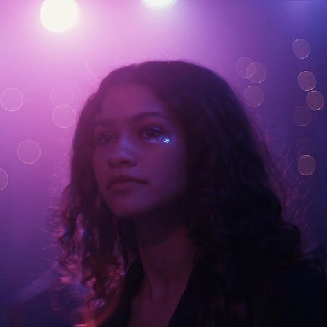 Zendaya Style, Celebrity Look Alike, Purple Walls, Zendaya Coleman, Celebrity Art, Purple Aesthetic, Image Hd, Celebrity Pictures, Hunger Games