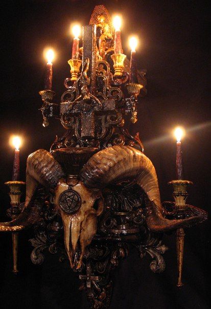 Occult Horn's Altar Unique Holidays, Black Magick, Goth Home, Occult Art, Witch Aesthetic, Gothic House, Sacred Space, Black Magic, Hippie Style