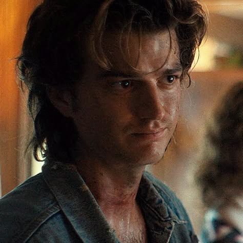 Steve Harrington Screencaps, Steddie Harringrove, Steve Harrington Stranger Things, Princess Look, Joe Kerry, Stranger Things Mike, Beautiful Joe, Cute Guy Pics, Stranger Things Steve