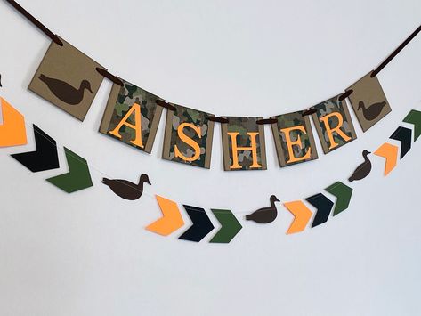 Excited to share the latest addition to my #etsy shop: Duck Hunting Baby Shower Decoration - Mallard 1st Birthday Banner - Camo Birthday Garland - Hunting birthday decorations - #babyshower #anyoccasionbanners #huntingbanner #duckhunting Hunting Themed Birthday Party, Duck Baby Shower Theme, First Birthday Decorations Boy, Camo Birthday, Hunting Birthday, Girl Dinosaur Birthday, Hunting Baby, Dinosaur Birthday Party Decorations, Custom Birthday Banners