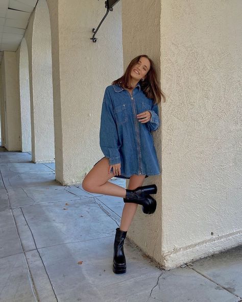 Platform Boots Summer Outfit, Bratz Boots Outfit Aesthetic, Black Platform Boots Outfit Summer, Steve Madden Cobra Boots Outfit, Steve Madden Black Boots Outfit, Steve Madden Platform Boots Outfit, Botas Chunky Outfit, Cobra Boots Outfit, Platform Boots Outfit Summer