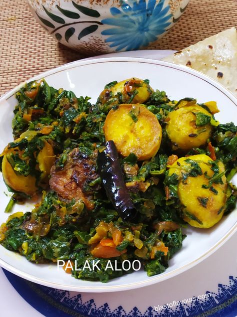 Alu Palak Recipe, Paneer Bhurji Recipe, Food Art Ideas, Aloo Sabzi, Subzi Recipe, Aloo Palak, Indian Vegetable Recipes, Cooking Veggies, Bhurji Recipe