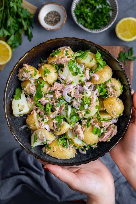 Spanish Tuna Salad, Tuna Side Dish, Tuna Potato Salad, Tuna Potato, Light Lunches, Tuna And Egg, Quick Healthy Lunch, Oil Dressing, Healthy Tuna