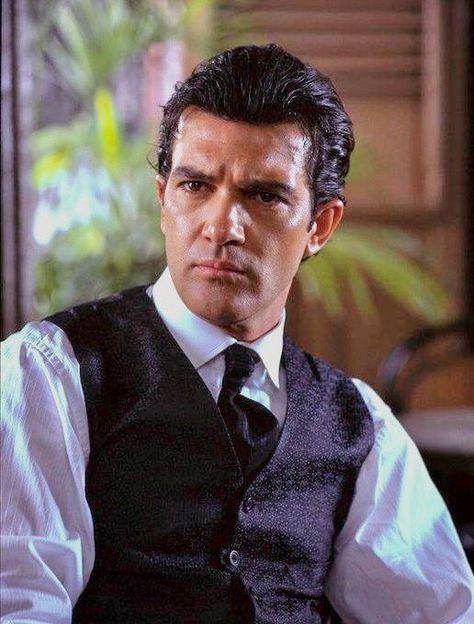 Antonio Banderas 90s, Men Reference, Latino Actors, Iconic People, Spanish Men, Latino Men, Male Celebrities, Fancy Dresses Long, Hate Men