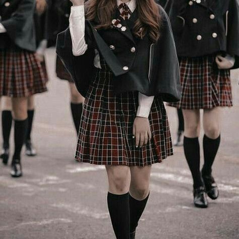 Dark Academia Uniform, Uniform Aesthetic, Dark Academia School, Private School Uniforms, Boarding School Aesthetic, Gallagher Girls, Outfit School, Red Can, School Uniform Outfits