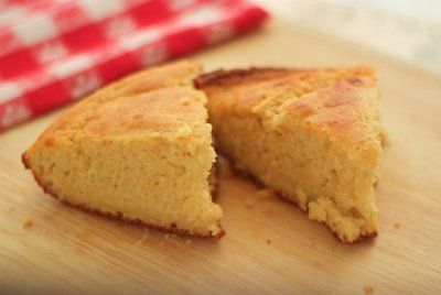 Greek Yogurt Cornbread – A Dash of Soul Yogurt Cornbread Recipe, Yogurt Cornbread, Savory Cornbread Recipe, Cornmeal Bread, Healthy Cornbread, Cornmeal Recipes, Easy Cornbread Recipe, Moist Cornbread, Cornbread Easy