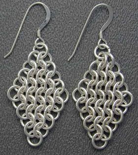 Chainmaille Jewelry Patterns, Chainmail Earrings, Jump Ring Jewelry, Jewelry Making Business, Chainmail Jewelry, Jewerly Making, Chain Maille Jewelry, Wire Work Jewelry, Homemade Jewelry