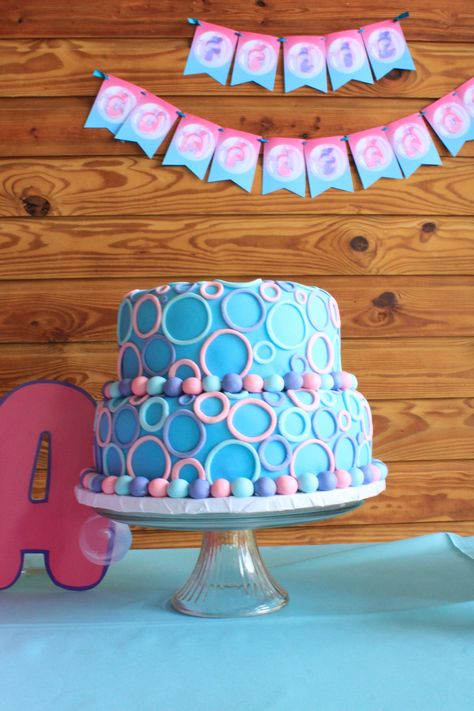 Bubbles birthday Cake Bubble Birthday Cake, Bubble Themed Cake, Bubble Theme First Birthday Party, 2nd Birthday Bubble Theme, Bubbles Second Birthday, Double Bubble Birthday Theme, Bubble Cake, Best Chocolate Cupcakes, Bubble Birthday Parties