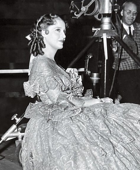 Beautiful Jeanette MacDonald during the filming of 'Maytime' (1937) #jeanettemacdonald #classicsinger #classicactress #operastar #moviestar #hollywoodbeauty #oldhollywoodglamour #maytime #classichollywood #oldhollywood Maytime 1937, Jeanette Mcdonald, Classic Singers, Jeanette Macdonald, Classic Actresses, Old Hollywood Glamour, Classic Hollywood, Old Hollywood, Movie Stars