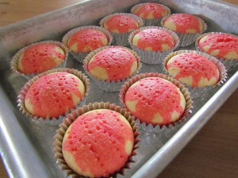 Poke Cake Cupcakes, Jello Cupcakes, Poke Cupcakes, Easy Vanilla Frosting, Jello Poke Cake, Jello Cake, Strawberry Jello, Easter Food, Country Cook