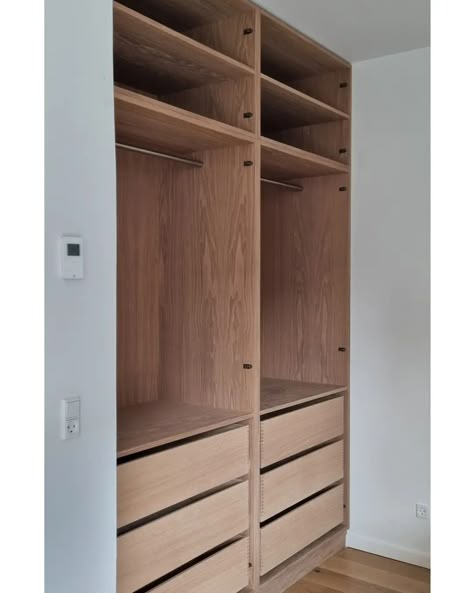 NODARI furniture & design on Instagram: “New Deliveries and Ongoing Projects. . Master Bedroom Closet with solid Handbrushed Stainless Steel Rod. . Design and Handcraft…” Built In Wardrobe Layout, Built In Closet Wall Bedroom, Open Closet Design, Closet In Bedroom, Clothing Rack Bedroom, Bedroom Built Ins, Bedroom Built In Wardrobe, Entry Closet, Oak Wardrobe