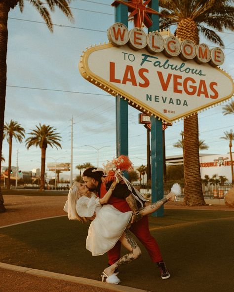 Vegas Wedding Dress, Las Vegas Wedding Photos, Vegas Bride, Vegas Wedding Photos, Married In Vegas, Las Vegas Sign, Vegas Sign, Vegas Elopement, Las Vegas Elopement