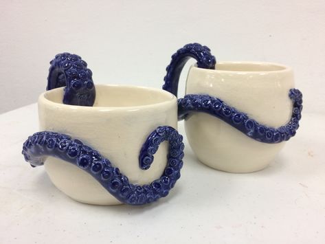 Fun Ceramic Bowls, Clay Work Ideas, Octopus Pottery, Octopus Bowl, Ocean Ceramics, Ceramic Octopus, Octopus Mug, Sculpture Art Clay, Sculptures Céramiques