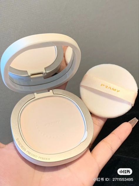 Korean Products Makeup, Makeup Products Korean, Korean Powder, Korean Makeup Products, Sunscreen Powder, Korean Beauty Makeup, Koleksi Makeup, Pretty Products, Makeup Materials