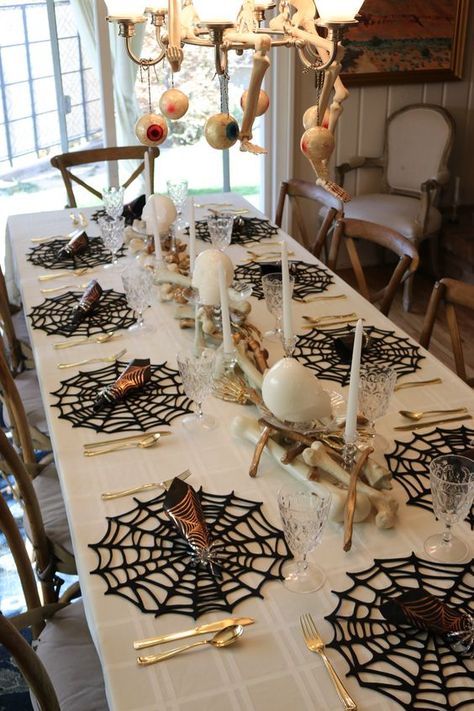 30 Halloween Decor Farmhouse Style Which Are Minimal And Neutral - RecipeMagik Halloween Dinner Party Table Setting, Spooky Dinner Party Decor, Halloween Table Cloth Ideas, Boujee Halloween Decor, Halloween Baby Shower Table Decorations, Aesthetic Halloween Party Decor, Halloween Kitchenware, Spooky Bridal Shower Ideas, Halloween Party Table Setup