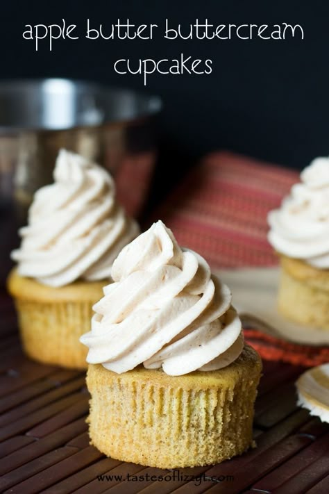 Apple Butter Buttercream Cupcakes {Tastes of Lizzy T} Cinnamon cupcakes with apple butter frosting! http://www.tastesoflizzyt.com/2013/09/18/apple-butter-buttercream-cupcakes/ Apple Butter Frosting, Apple Buttercream, Best Apple Recipes, Cinnamon Cupcakes, Butter Cupcakes, Easy Cupcake Recipes, Buttercream Cupcakes, Butter Frosting, Köstliche Desserts