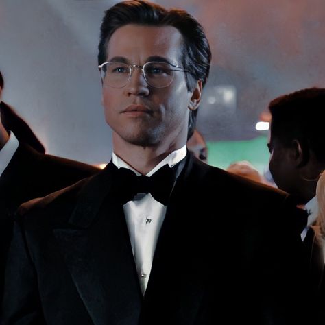 Bruce Wayne Val Kilmer, Val Kilmer Batman Forever, Val Kilmer Aesthetic, Val Kilmer Batman, Movie Widget, Bruce Wayne Aesthetic, Bruce Wayne Icon, Batman Actor, Signature Shots