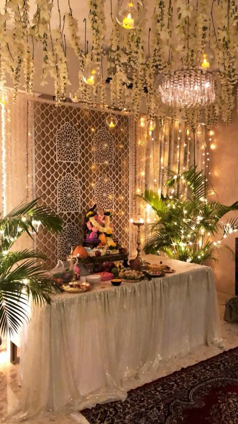 Floral Ganesha Backdrop, Ganesh Chathurti Decor, Gauri Backdrop Decoration, Aesthetic Ganesh Chaturthi Decoration, Puja Ghar Decoration Ideas, Aesthetic Ganpati Decoration At Home, Floral Ganpati Decoration, Ganpati Gauri Decoration At Home, Ganesh Chaturthi Aesthetic