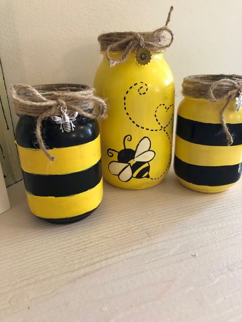 Honey Jar Decoration, Honey Pot Painting, Paint For Glass, Bee Pot, Patio Paint, Bee Ideas, Minimalist Canvas Art, Black Bird Tattoo, Honey Bee Decor