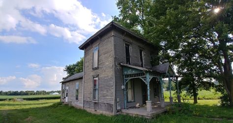 It Doesn't Get Much Creepier Than This Abandoned Farm Hidden In Indiana Abandoned Places In Indiana, Abandoned Indiana, Haunted Farm, Creepy Old Houses, Abandoned Farm, Rumor Has It, Paranormal Investigation, Strange Places, Paranormal Activity