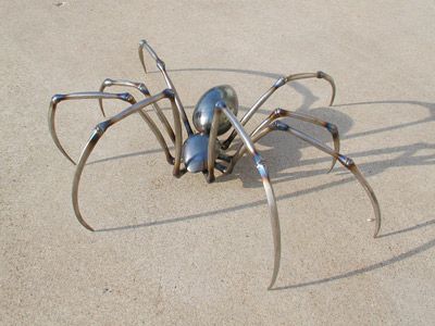 Metal Spider Sculpture by Ken Neiderer body made of spoons? Spider Sculpture, Metal Spider, Cutlery Art, Silverware Art, Recycled Metal Art, Metal Fab, Welding Art Projects, Metal Tree Wall Art, Metal Welding