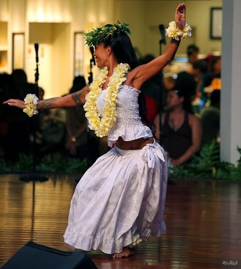 Hula Outfit, Dancers Photography, Hula Costume, Hula Dress, Hula Dancing, Ori Tahiti, Tahitian Dance, Polynesian Dance, Hawaii Hula