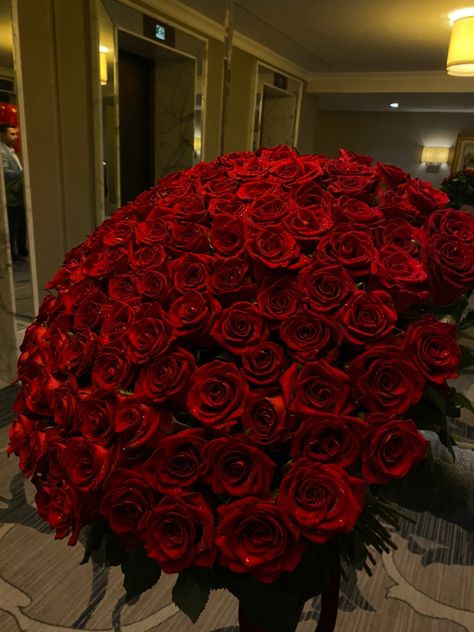 Roses Bouquet Gift, Luxury Flower Bouquets, Red Rose Bouquet, Flower Gift Ideas, Glitter Flowers, Glitter Roses, Roses Bouquet, Nothing But Flowers, Bouquet Gift