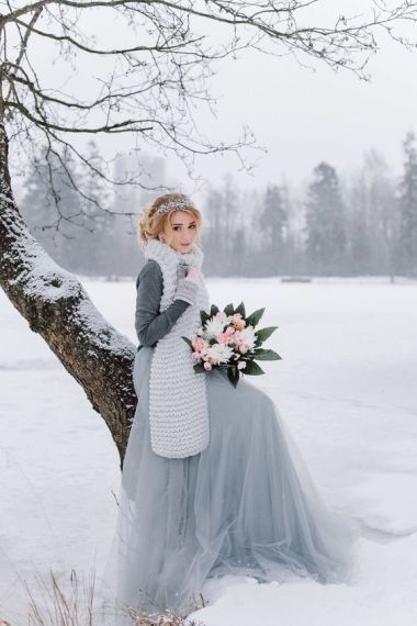 Romanticizing Winter, Snow Queen Dress, Winter Senior Pictures, Jasmine Wedding Dress, Fairytale Photoshoot, Snow Photoshoot, Female Photography, Bridal Makeup Images, Winter Princess