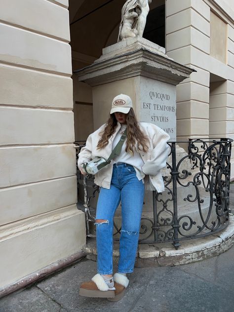 Women’s fashion, ootd, white jacket, women’s accessories, winter accessories, winter jacket, winter sweater, beige tones, beige aesthetic, crossbody bag, uggs, ugg season, winter season, winter jacket White Jacket Outfit Aesthetic, Cream Jacket Outfit, Beige Shades, White Jacket Women, Aesthetic Neutral, Neutral Aesthetic, Aesthetic Winter, Zara Outfit, Neutral Shades