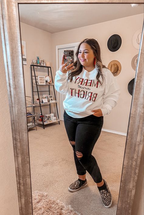 Very Jane Christmas sweater casual outfit Casual Christmas Outfits Midsize, Christmas Plus Size Outfits, Christmas Outfits Plus Size, Comfy Thanksgiving Outfit Plus Size, Plus Size Jeans And Sweater, Christmas Sweatshirt Outfit, Plus Size Sweater Weather, Plus Size Sweater Jeans Outfit, Trendy Mom Outfits Winter