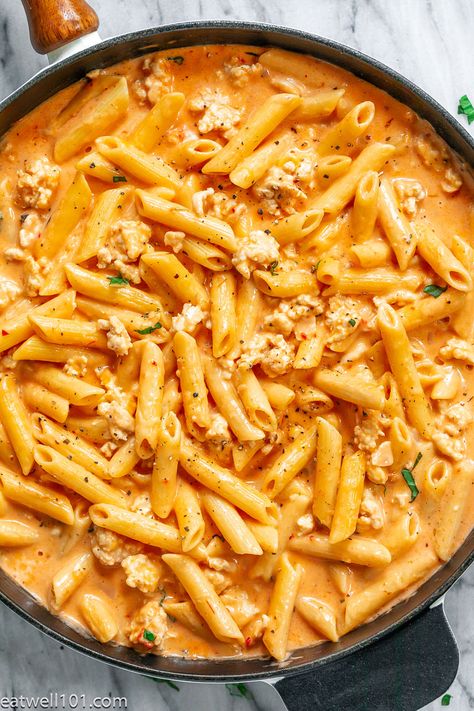 Creamy Chicken Pasta - #chicken #pasta #eatwell101 #recipe - So creamy and so comforting! This chicken and pasta recipe will be on your dinner table all week long! CLICK HERE To Get the Recipe - #recipe by #eatwell101 Mince Pasta, Maine Food, Creamy Chicken Pasta Recipes, Chicken Mince, Chicken Tamales, Chicken And Pasta, Texas Caviar, Creamy Chicken Pasta, Pasta Chicken