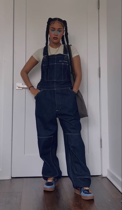 Overalls Outfit Summer Black Women, Overalls Outfit Streetwear, Overalls 90s Outfit, Gen Z Work Outfit, Baggy Overalls Outfit, Overall Outfit Ideas, Overalls Outfit Spring, 90s Overalls Outfit, Cute Overall Outfits