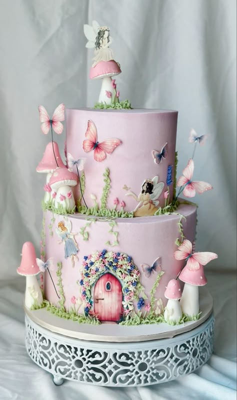 Enchanted Garden Birthday Party, Fairy Garden Birthday Cake, Enchanted Garden Birthday, Fairy Party Food, Garden Birthday Party Ideas, Fairy Theme Birthday Party, Minnie Mouse Birthday Cake, Fairy Garden Cake, Cake Instagram