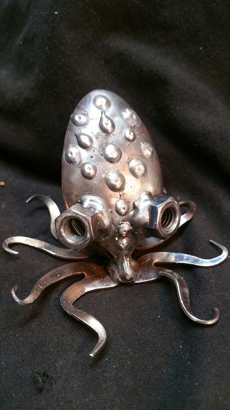 Octopus cutlery sculpture Archetype metal creations Octopus Metal Art, Cutlery Sculpture, Metal Sculpture Artists, Metal Welding Art, Cutlery Art, Silverware Art, Spoon Art, Welding Art Projects, Metal Welding