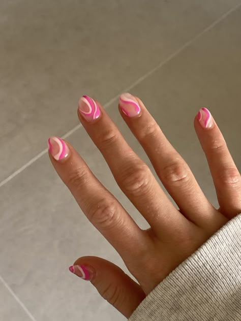 Short Squiggly Line Nails, Swirly Pink Nails, Cute Swirly Nails, Swirly Nails Short, Pink Wavy Nails, Gel Tips Nails Ideas, Pink Swirly Nails, Pink Gel Nails Short, Pink Trendy Nails