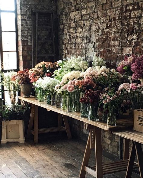 Florist Shop Interior, Flower Shop Interiors, Florist Studio, Flower Shop Decor, Flower Cafe, Flower Shop Design, Flower Truck, April Wedding, Flower Business