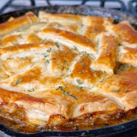 Viral Cajun Pot Pie Seafood Pie Creamy, Shrimp Pot Pie Recipe, Seafood Potpie Recipe, Seafood Pot Pie Puff Pastry, Cajun Seafood Pot Pie Recipe, Cajun Pot Pie, Gumbo Pot Pie, Cajun Seafood Pot Pie, Crawfish Pot Pie