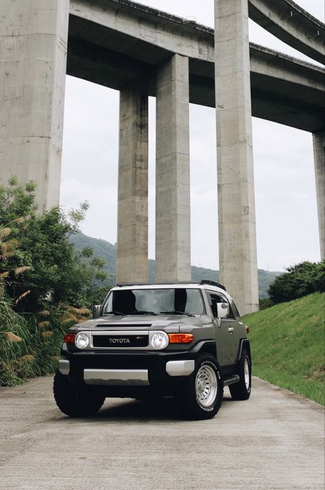 Toyota Cruiser, Cruiser Car, Nissan Trucks, Toyota Fj Cruiser, Fj Cruiser, Jewelry Fashion Trends, Camping Life, Lifted Trucks, Dream Car