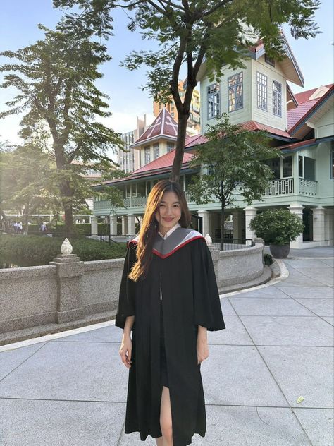 Happy Graduation Day, Artis Thailand, Love Pattranite, Graduation Poses, Graduation Picture Poses, Grad Photoshoot, Happy Me, Happy Graduation, Graduation Photoshoot