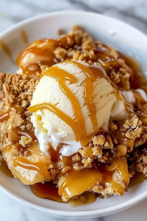 Get ready to fall in love with this irresistible caramel apple crisp! It's warm, sweet, fruity, and topped with a heavenly layer of crunchy oats. Apple Caramel Crisp, Apple And Caramel Desserts, Apple Caramel Dessert, Apples And Caramel, Caramel Apple, Caramel Apple Crisp Recipe, Caramel Apple Desserts, Caramel Bites, Caramel Apple Crisp