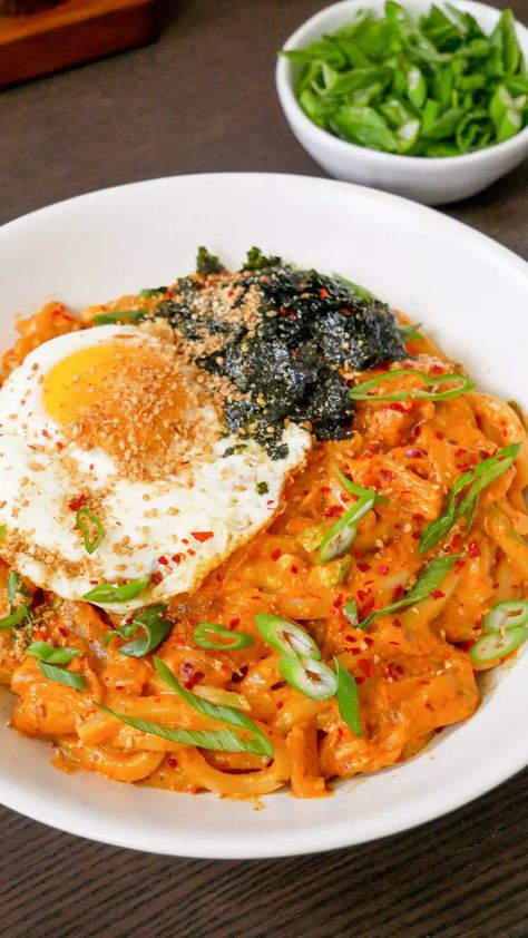 Creamy Kimchi Udon - Jecca Chantilly Kimchi Noodles Recipe, Creamy Korean Noodles, Kimchi Meals Healthy, Creamy Kimchi Udon, Kimchi Udon Noodles, Kimchi Lunch Ideas, Kimchi Meal Ideas, Kimchi Meals, Kimchi Recipe Ideas