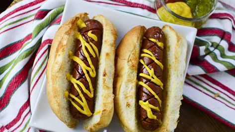 LEARN HOW TO AIR FRY HOT DOGS Air Fry Hot Dogs, Campfire Chili, Fried Hot Dogs, Quick Delicious Dinner, Quick Dinner Ideas, Crushed Potatoes, Dinner Quick, Chili Dogs, Pickling Jalapenos